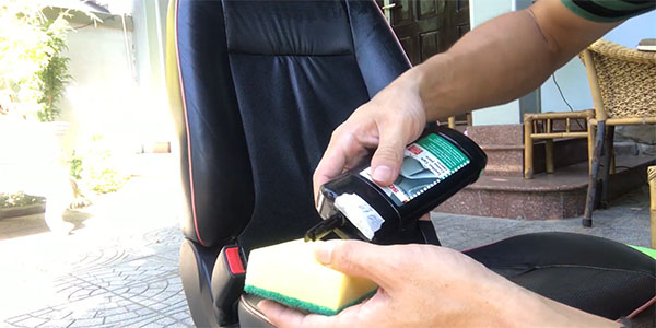 Phải chọn đúng loại nước lau ghế da chuyên dụng có như vậy mới đem lại hiệu quả cao nhất