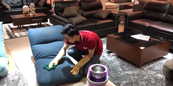 Tẩy ghế sofa thường xuyên giúp chặn đứng nguy cơ nấm mốc, ký sinh trùng quay trở lại