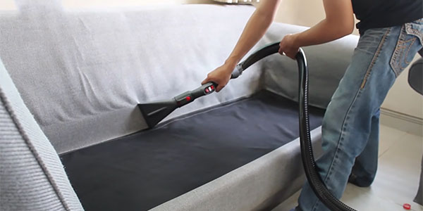 Dụng cụ giặt sofa chuyên dụng giúp tiết kiệm thời gian và chi phí giặt ghế sofa