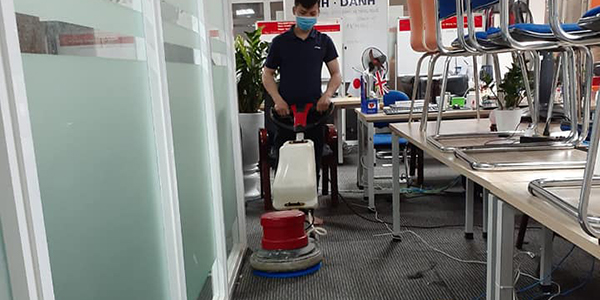 Để nâng cao hiệu quả vệ sinh thảm bạn cần tới sự hỗ trợ của các thiết bị chuyên dụng