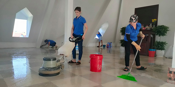 Dụng cụ, hóa chất chuyên dụng sẽ giúp bạn lau dọn nhà chuyên nghiệp hơn