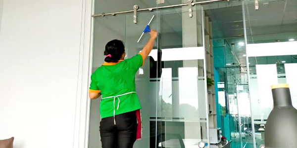 Vệ sinh công ty thường xuyên chính là giải pháp giúp môi trường sống làm việc sạch sẽ